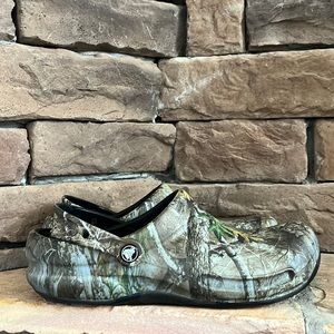 Crocs Classic Realtree Camo Clogs / SZ M9 W11